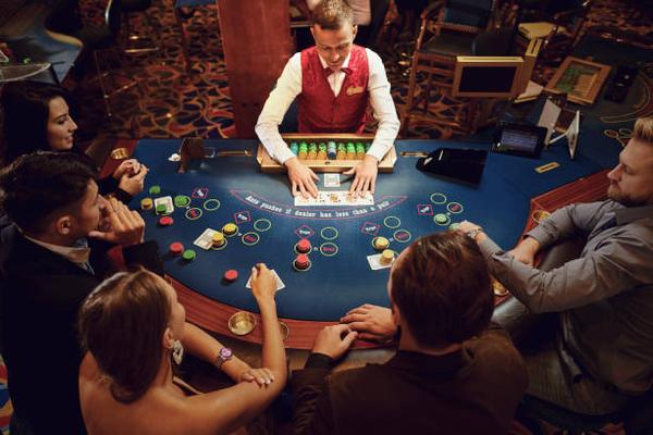 Online casino gameplay that keeps players engaged